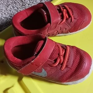 Red toddler boys Nikes 7c